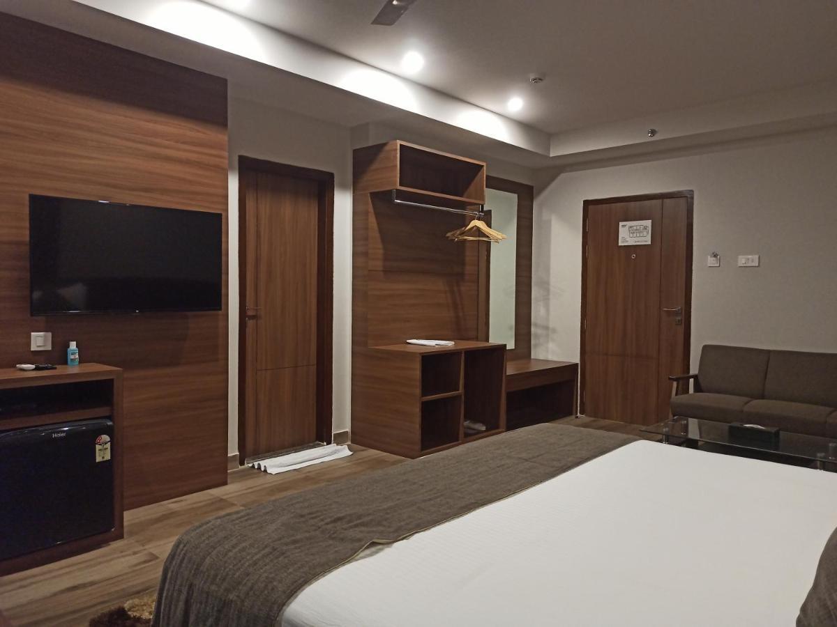 Hotel Tree Fern Dibrugarh Ngoại thất bức ảnh