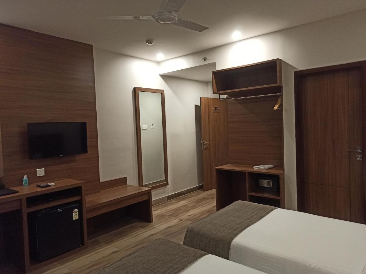 Hotel Tree Fern Dibrugarh Ngoại thất bức ảnh