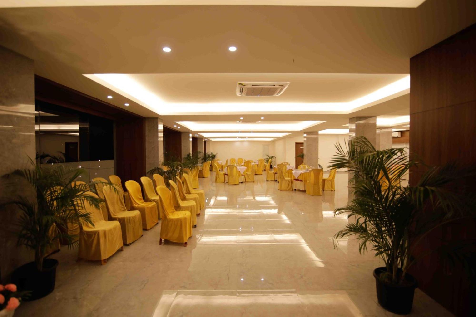 Hotel Tree Fern Dibrugarh Ngoại thất bức ảnh